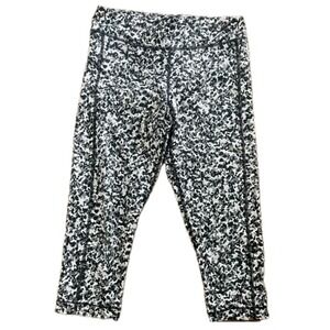 Under Armour Leggings Womens Medium Black Grey Camo HeatGear Compression Cropped